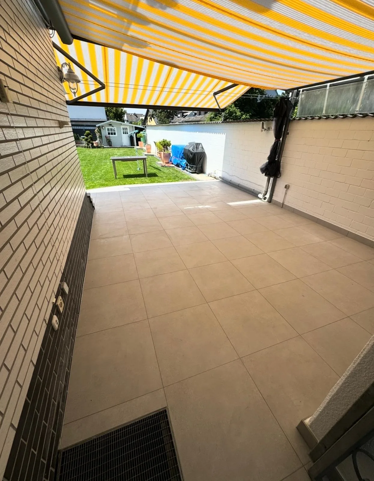 Terrasse mit Feinsteinzeug verlegt — Referenz Fliesen Gottschald Meisterbetrieb